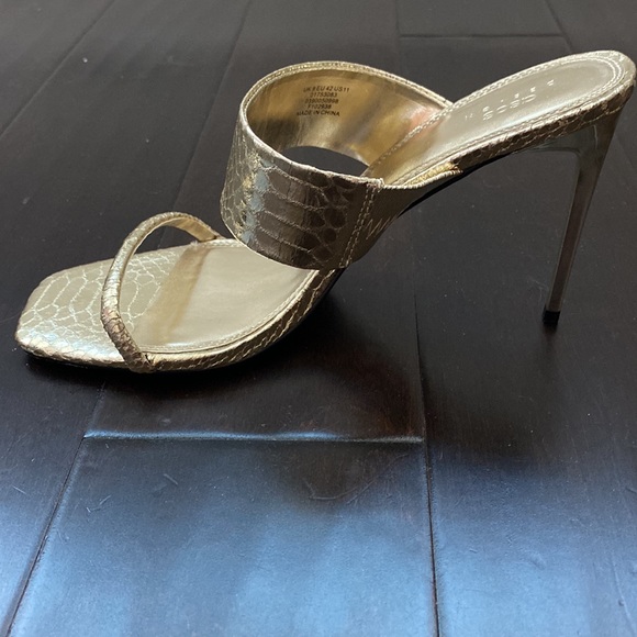 Golden high heeled sandals - Picture 4 of 7